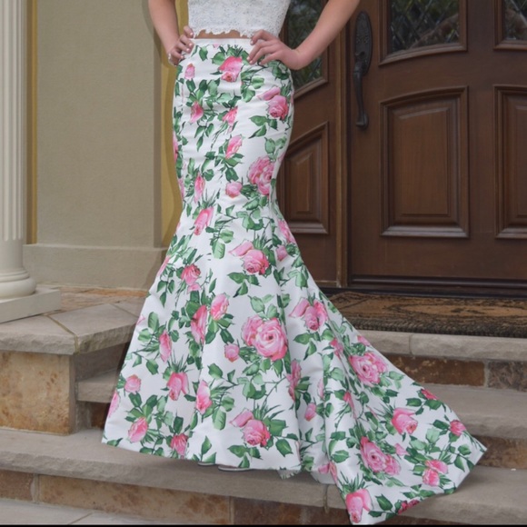 Sherri Hill two-piece prom dress! only worn once - Picture 3 of 4